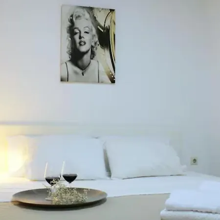 Alegria Apartment *